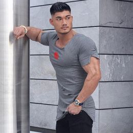 Muscleguys Brand Extend Long T Shirt Men Fashion Vintage Hole Fitness Tshirt Summer Short Sleeve Gyms Slim Fit T-shirt Hip Hop 220411