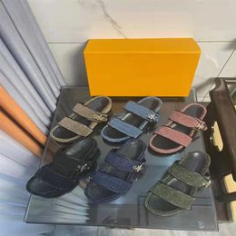 BOM DIA FLAT MULE Sandalen 1A3r5m Coole, mühelos stilvolle Slides 2 Riemen mit angepassten goldenen Schnallen Damen Su Shoe''e''viuton'' VJW 3969