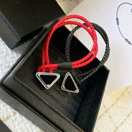 Mens Clover Bracelet Classic Jewellery Designer Mens Leather Bracelet Luxury Casual p Bracelets Fashion Triangle Pendant Gift Women 2205104D