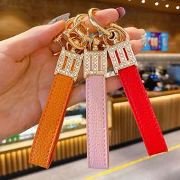 Designers keychains Luxurys keychain solid Colour letters with diamonds keychain fashion casual classic key chain versatile trendykeychain 5 Colours very nice