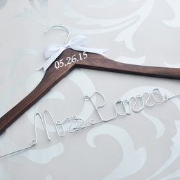 Personalised bride bridesmaid groom wedding hanger with date custom bridal dress hanger custom name hanger with bow 220608