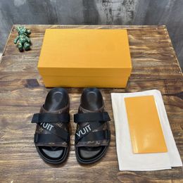 Trainer Mule Sandals Luxury Designer Men Pantofole Summer Outdoor Slides Fashion Mens Buckles Sandalo in pelle metallizzata Slide Beach Shoe Size