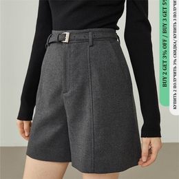 FSLE Women's Winter Grey Woollen Shorts Belt Design High Waist Thicken Casual Short Loose Coffee Colour Short Pants 220419