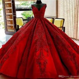 2022 Abiti da ballo rosso scuro Quinceanera Abiti da ballo con applicazioni di pizzo Sweetheart Chapel Train Abiti da sera con lacci per arabi BC2796 C0417Q