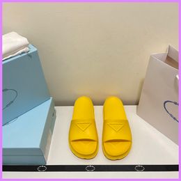 Women Summer Slippers Designer Shoes New Womens Sandals Triangle Letters Soild Color Flip Flop Shoe Slipper Lovers TPU Mens Shoes D224097F
