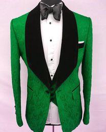 Brand New Green Embossing Groom Tuxedos Black Velvet Shawl Lapel Slim Fit Groomsman 3 Piece Men Prom Business Suit Jacket Blazer Jacket Pants Tie Vest 2666