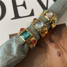 Ниша Mondo Retro Gemstone Inlaid Ring Light Luxury Style Style Gold Insex Finger ins Fashion All-Match Jewelry подарок