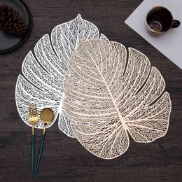 monstera placemat UK - Monstera Hollow Pvc Bronzing Placemat For Table Mat For Coffee Tables Tableware Plates Decoration Kitchen Accessories J220701