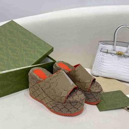 OA038 Sapatos de plataforma feminina Moda Designer de luxo feminino Flips Designer Sandálias para mulheres Penny Shoe verão Casual Slippers Tamanho 35-42