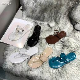 Classic Ladies Flat Sandals Designer Metal Buckle Versatile Flip-Flops Outdoor Beach Bathroom Bath Slippers 6 Jelly Colors 35-41