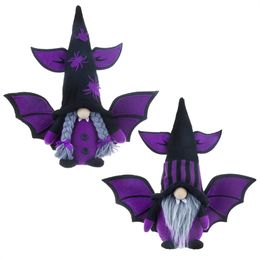 Gnomos de festa de Halloween com boneca de bruxa de pelúcia sem rosto com ornamentos de morcego de aranha