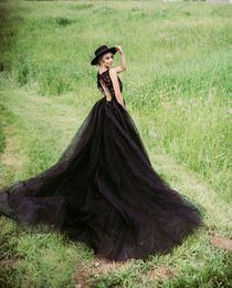 Vintage Black Beach A Line Wedding Dress Sexy Side Split Long Train Bridal Gowns Charming Deep V-neck Open Back Gothic Wedding Dresses Boho Robe De Mariee