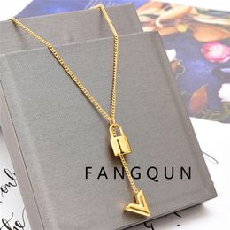 Stainless V Letter Necklace for Women Luxury Gold Lock Brand Pendants Necklaces Fashion Show Elegant Jewellery