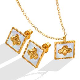 Pendant Necklaces White Seashell Bee Earring/Necklace For Women Gold Plated Titanium Steel Jewellery Set Summer Beach Refreshing AccessoriesPe