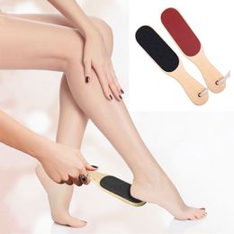 Lima per piedi ovale in legno a doppia faccia Scheda per macinare Piedini anti-pelle morta Calli per unghie dei piedi Strumento Pomice Manico in legno Cura Pedicure Set manicure LT0084