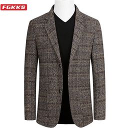 FGKKS Short Blazer Mens Plaid British Stylish Male Blazer Suit Jacket Business Casual One Button Blazer For Men Regular LJ201103