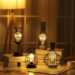 Table Lamps Creative Red Wine Bottle LED Night Light Wrought Iron Classic Elegant 20L Copper Wire Desk Lamp Warm White IP43 Decor