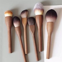 1Pcs European Vintage Wood Handle Makeup Brush High Quality Walnut Loose Powder Blush Foundation Contour Brush Super Soft 220601