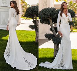 Charming Long Sleeve Mermaid Wedding Dresses 2022 V-Neck Lace Appliques Pleat Satin Bridal Gown With Button Back Sweep Train Vestidos De Noiva Mariage