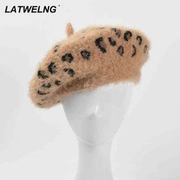 2021 Leopard Knitted Beret For Women Fashion Plush Fleece Painter Hat Stretch Winter Warm Hats Ladies Party Flat Hats Wholesale J220722