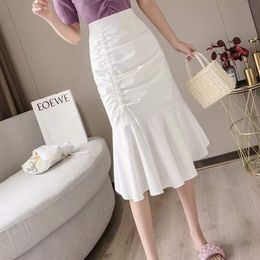 女性のための黒い白い人魚スカート韓国のファッション非対称ハイウエストスカートの女性ドローストリングフリルロングスカート