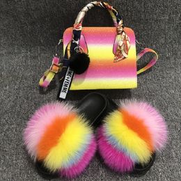 Hausschuhe Regenbogen Kette Pelz Geldbörse Set Flauschige Sandalen Rutschen Und Handtasche Mode Schuhe Zapatillas De Mujer