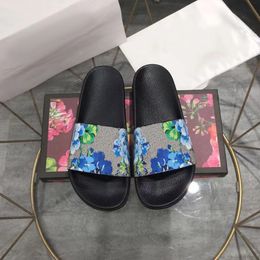 Designer-Herren-Designer-Slides Damen-Hausschuhe Mode Luxurys Blumen-Slipper Leder-Gummi-Flats Sandalen Sommer-Strand-Schuhe Loafers Gear B