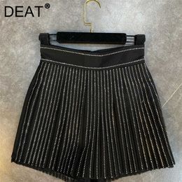 DEAT Spring Arrivals Solid Lolor Low Waist Straight Drilling Shining Pleated Elastic Shorts MZ203 210709