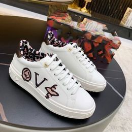 Top Quality Shoes Fashion Sneakers Men Women Leather Flats Luxury Designer Trainers Casual Tennis Dress Sneaker mj004