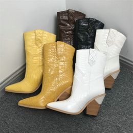 Blanc Beige Noir Jaune Faux Cuir Cowboy Bottines pour Femmes Wedge Bottes À Talons Hauts Serpent Imprimer Western Cowgirl Bottes 201105