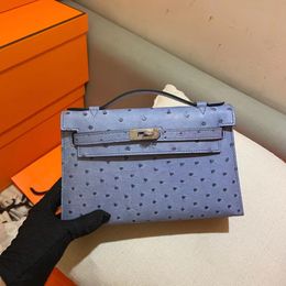حقيبة القابض ذات العلامة التجارية الفاخرة ، حقيبة اليد المصغرة ، 22 سم ، الجلد النعمة ، مخيطًا مصنوعًا يدويًا ، ألوان كريمة بنية اللون الأزرق