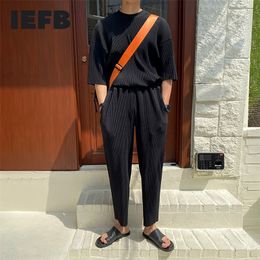 IEFB Men s Short Sleeve T shirt Loose Causal Summer Ice Silk Pleated Fabric Suit Korean Fashion Sports Two Pieces Set 9Y7212 220708