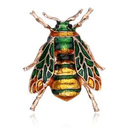 Dripping oil yellow green bee brooch exquisite men and women with the same insect brooch pin cute clothing accessories