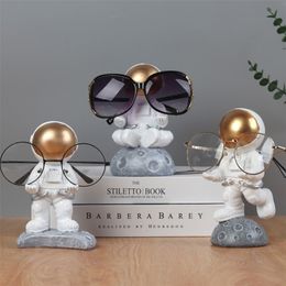 craft glasses Canada - Funny Astronaut Figurines Resin Glasses Holder Cute Eyeglasses Display Stand Table Craft Ornament Kids Toys Party Decor 220421