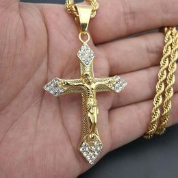 Pendant Necklaces Trendy Zircon Inlaid Cross Jesus Charm Men's Hip Hop Punk Jewelry Christian Accessories Party Gift Without ChainPendan