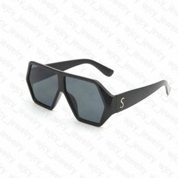 New Designer Sunglasses Fashion Glasses Polygonal Full Frame Letter Elegant Design for Man Woman 4 Color Good Quality