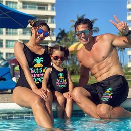 Summer Family Look Swimwear Mommy and Me Bikini Bathing Suits Daddy Son Shorts Family Matching Beach wear Swimsuits 220531