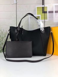 high qualit Leather Handbag Classic flower bag High quality ladies shopping bags wallets Made of genuine leathers material it feels soft 05