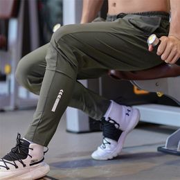 Mens Sports Pants Slim Training Gym Trousers Quick Dry Fitness Running Long Pants Letter Printing Bodybuilding Sweatpants 220509