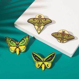 Creative luminous butterfly cartoon personality temperament versatile anti light metal Brooch animal