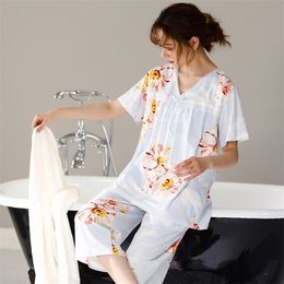 Twopiece Pyjamas Ladies Modal Shortsleeved Floral Vneck Cropped Pants Loose Large Size Comfortable Cute Female Summer Pyjamas T200429