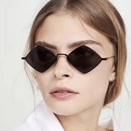 Солнцезащитные очки винтажные шикарные ромб мини -солнцезащитные очки для женщин 2022 Брэнд Сплав Сплав маленькие зеркальные солнце