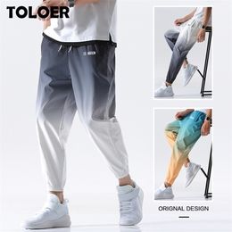 Hip Hop Streetwear Joggers Pants Men Casual Cargo Trousers High Street Elastic Waist Gradient Color Harem Man 220325