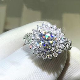 Silver Sunflower Shaped Women Wedding Ring Dazzling Crystal Zirconia Fashion Engage Proposal Ring Jewellery