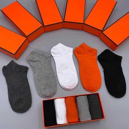 Wholesale-Men's Sock Stockings Long Women Socks Slippers Classic Letter Pattern Casual Universal Cotton 1box 5 Pieceskj84