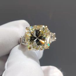 -100% 18k Gold Branco Original 7 Caat Diamond Test Past Brilliant Cut VVS1 Amarelo de almofada quadrada amarela Moissanites Four Garras Ring