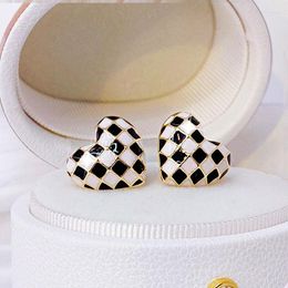 Stud Korean Romantic Heart Design Earrings Black And White Simple Elegant Ear For Women Charm Exquisite Luxury Accessories GiftStud Kirs22