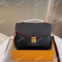 Real Cowhide Classic Black Emboss Messenger Bag Top Quality Women Shoulder Crossbody Bags Designer Luxury Handbags Clutchs Ladies Purses