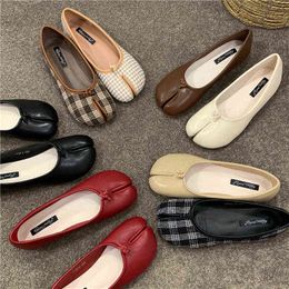 Dress Shoes Women S Flats New Style Comfortable Leather Split Toe Slippers Soft Sole Loafers 8 Colours Moccasins Ninja Woman Shoes 220506