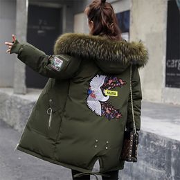 Зимняя куртка 2019 Женщины мех с капюшоном Parka Long Coats Вышивая хлопковое изготовление зимнее пальто Женщины теплый сгущение jaqueta feminina t200114